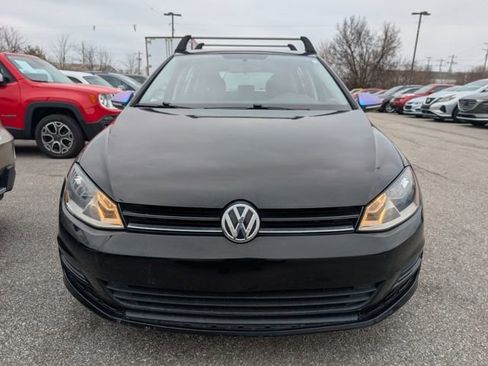 Used 2017 Volkswagen Golf S image 2