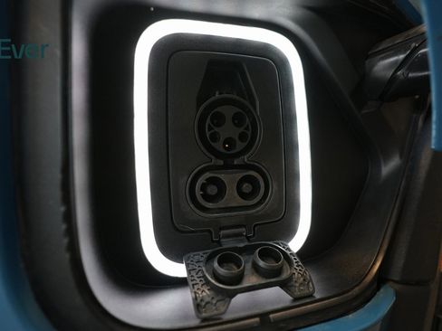 Used 2023 Rivian R1S Adventure image 26