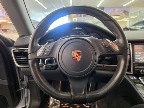 Used 2016 Porsche Panamera image 18