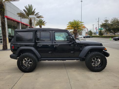 Used 2022 Jeep Wrangler Unlimited Sport image 7