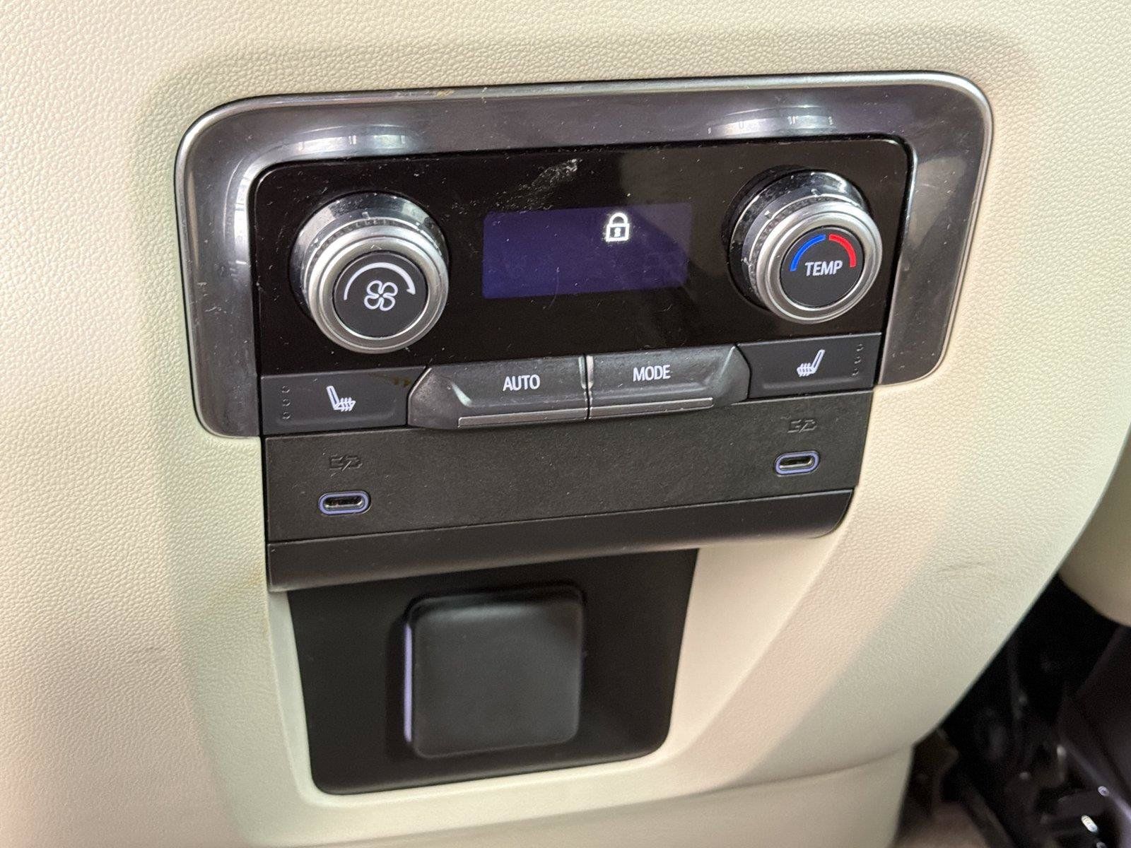 Used 2025 GMC Yukon XL Denali w/ Sun & Power Step Package RWD image 22