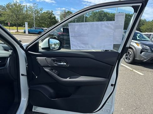 Certified 2025 Nissan Rogue SV AWD/4WD image 28