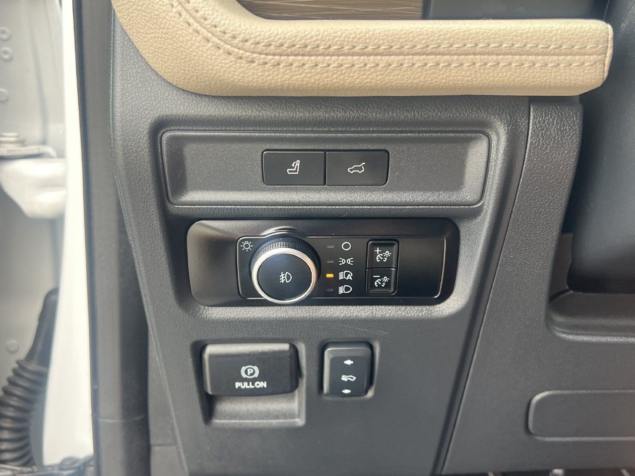 Used 2024 Ford Expedition Limited RWD image 18