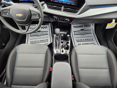 New 2026 Chevrolet Trax LT w/ Sunroof Package image 11