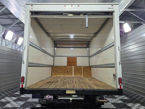 Used 2019 Ford E-450 and Econoline 450 Super Duty image 10