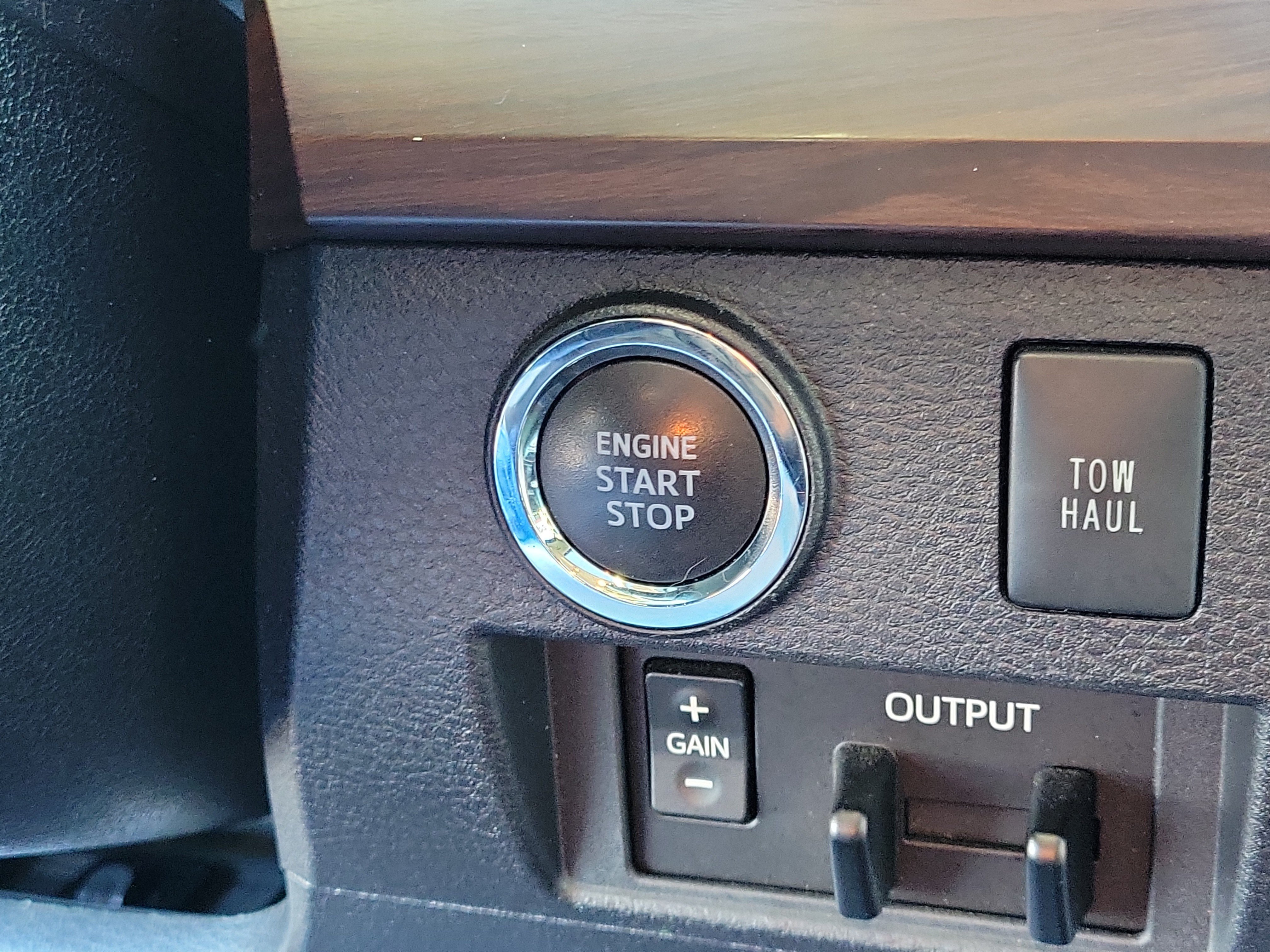 Used 2021 Toyota Tundra Limited w/ Limited Premium Package AWD/4WD image 28