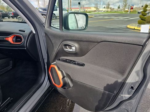 Certified 2020 Jeep Renegade Sport image 30