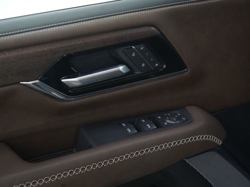 Used 2025 GMC Yukon Denali Ultimate w/ LPO, Floor Liner Package image 27