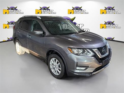 Used 2018 Nissan Rogue SV image 3