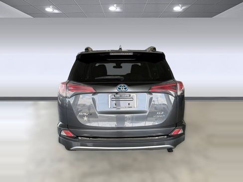 Used 2018 Toyota RAV4 XLE AWD/4WD image 10