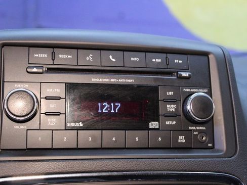 Used 2016 Dodge Grand Caravan SE image 23