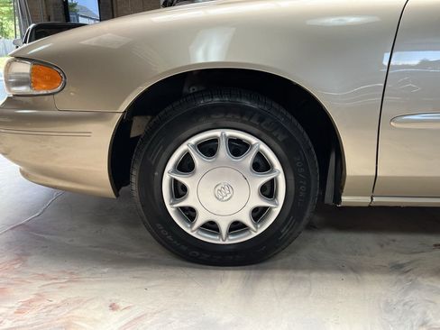 Used 2005 Buick Century Custom FWD image 25