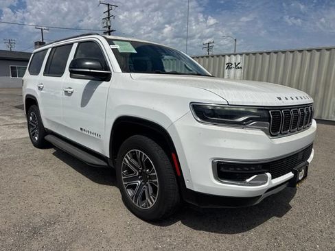 Used 2024 Jeep Wagoneer Series II w/ Flexible Seating Group RWD image 3