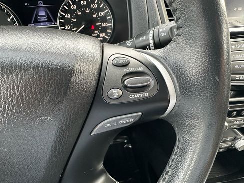 Used 2019 Nissan Pathfinder SV image 46