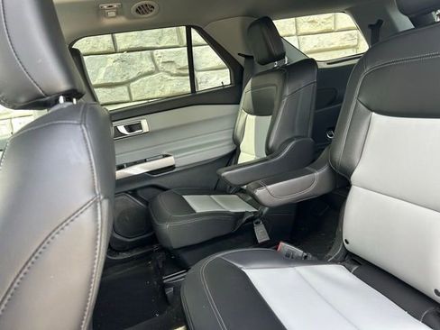 Used 2024 Ford Explorer XLT w/ Equipment Group 202A AWD/4WD image 9
