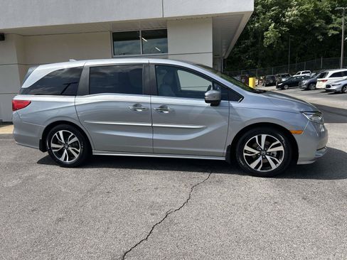 Used 2024 Honda Odyssey Touring image 2
