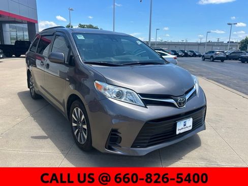 Used 2020 Toyota Sienna LE AWD/4WD image 4