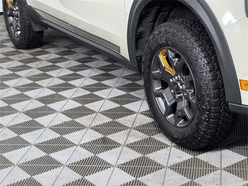 Used 2025 Ford Maverick Tremor image 13