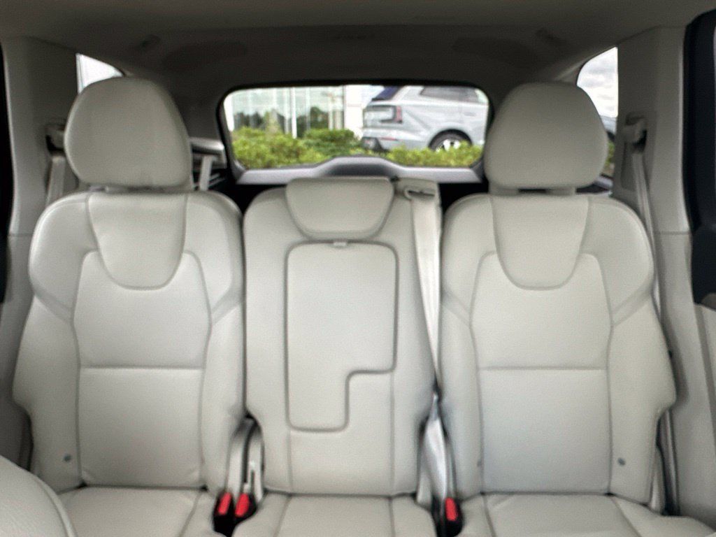 Certified 2023 Volvo XC90 B6 Plus w/ Protection Package Premier AWD/4WD image 37