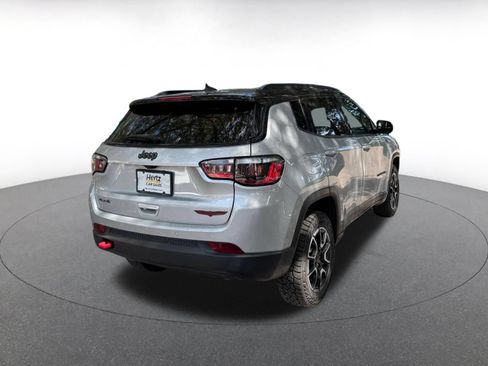 Used 2025 Jeep Compass Trailhawk AWD/4WD image 7