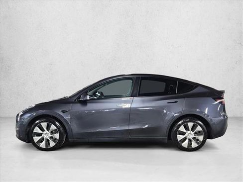 Used 2021 Tesla Model Y Long Range image 9