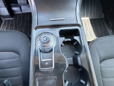 Used 2020 Ford Edge SE image 14