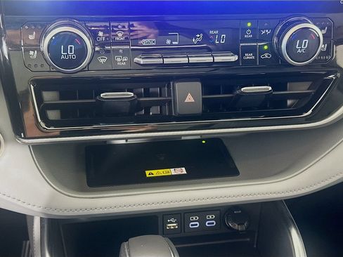 Certified 2025 Toyota Highlander Platinum AWD/4WD image 16