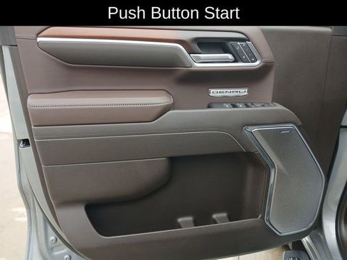 Used 2025 GMC Sierra 1500 Denali w/ Technology Package image 12