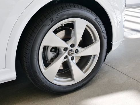 New 2025 Audi Q5 Prestige image 8