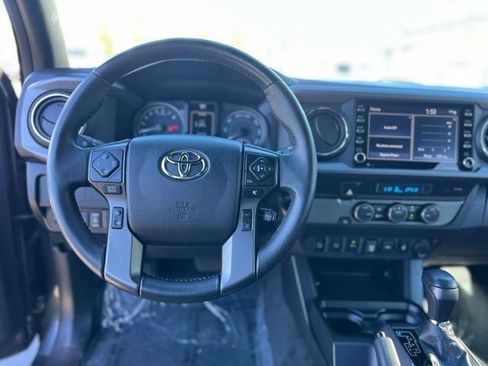 Used 2021 Toyota Tacoma TRD Sport image 17