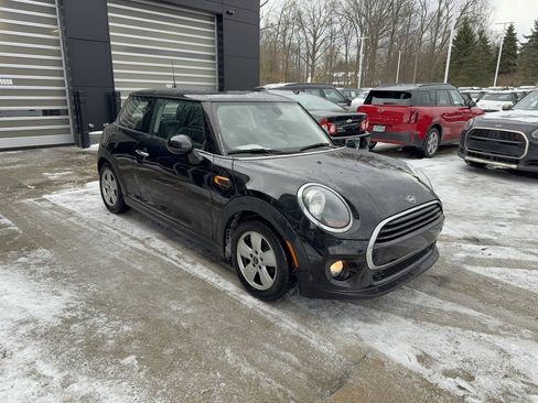 Used 2019 MINI Cooper 2-Door Hardtop image 2