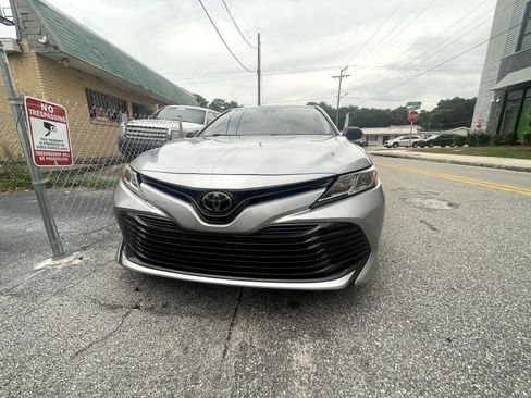 Used 2019 Toyota Camry LE image 11