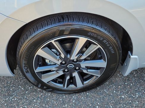 New 2025 Nissan Versa SV image 6