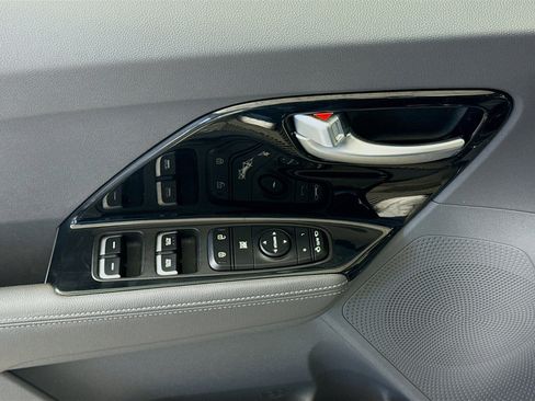 Used 2018 Kia Niro EX image 24