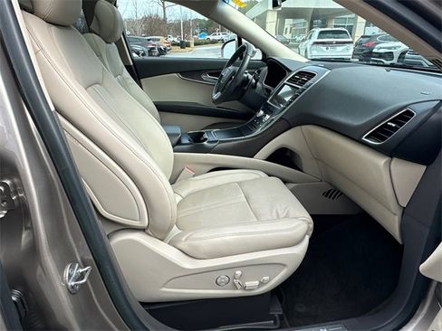 Used 2020 Lincoln Nautilus Reserve w/ Equipment Group 201A image 13