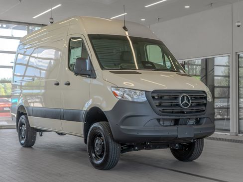 Used 2025 Mercedes-Benz Sprinter 2500 image 20