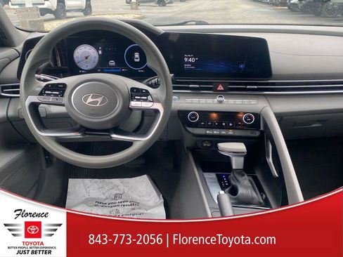 Used 2024 Hyundai Elantra SEL image 9