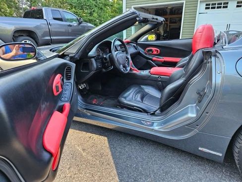 Used 2004 Chevrolet Corvette Convertible w/ Preferred Equipment Group RWD image 2