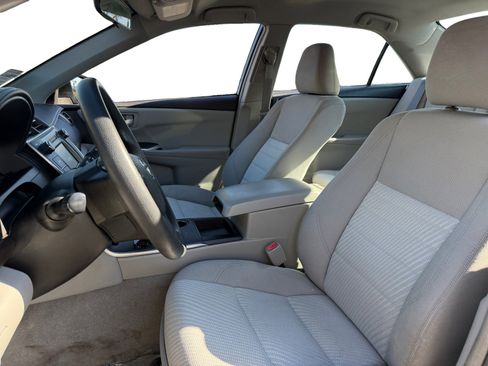 Used 2016 Toyota Camry LE image 9