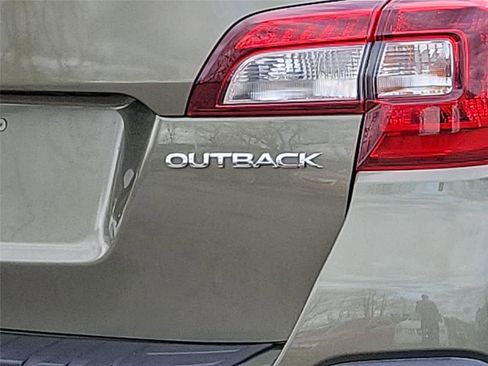 Used 2018 Subaru Outback 2.5i Limited AWD/4WD image 16