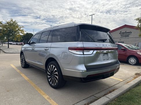 Used 2022 Lincoln Navigator Black Label image 8