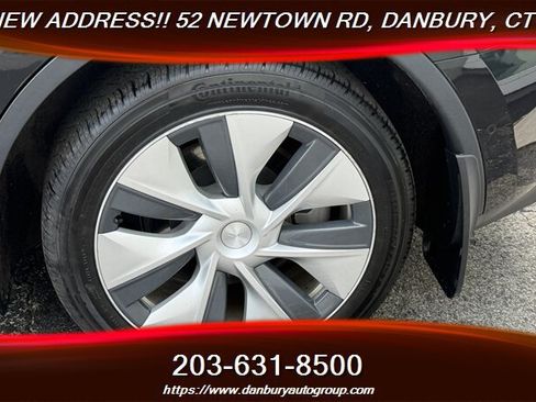 Used 2022 Tesla Model Y Long Range AWD/4WD image 11