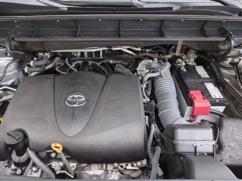 Used 2022 Toyota Highlander XSE image 25