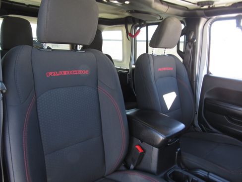 Used 2019 Jeep Wrangler Unlimited Rubicon w/ Cold Weather Group AWD/4WD image 10