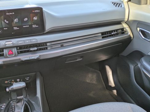 Certified 2025 Kia K4 EX image 17
