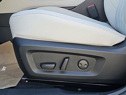 New 2025 Mitsubishi Outlander AWD image 11