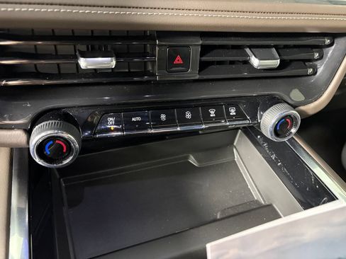 Used 2025 Chevrolet Tahoe LS RWD image 19