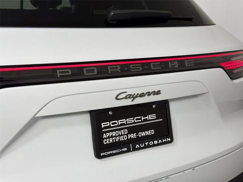 Certified 2023 Porsche Cayenne Platinum Edition AWD/4WD image 17