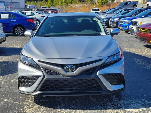 Used 2024 Toyota Camry SE image 2