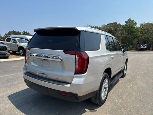 Used 2023 GMC Yukon SLE AWD/4WD image 5
